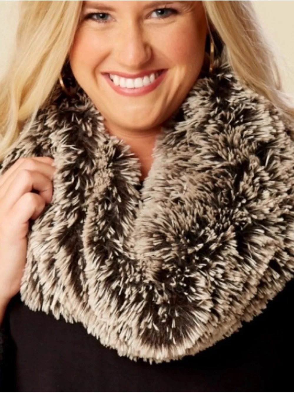 Altar’d State Faux Fur Two-Tone Frost Cowl Neck Infinity Scarf OS Cozy Travel